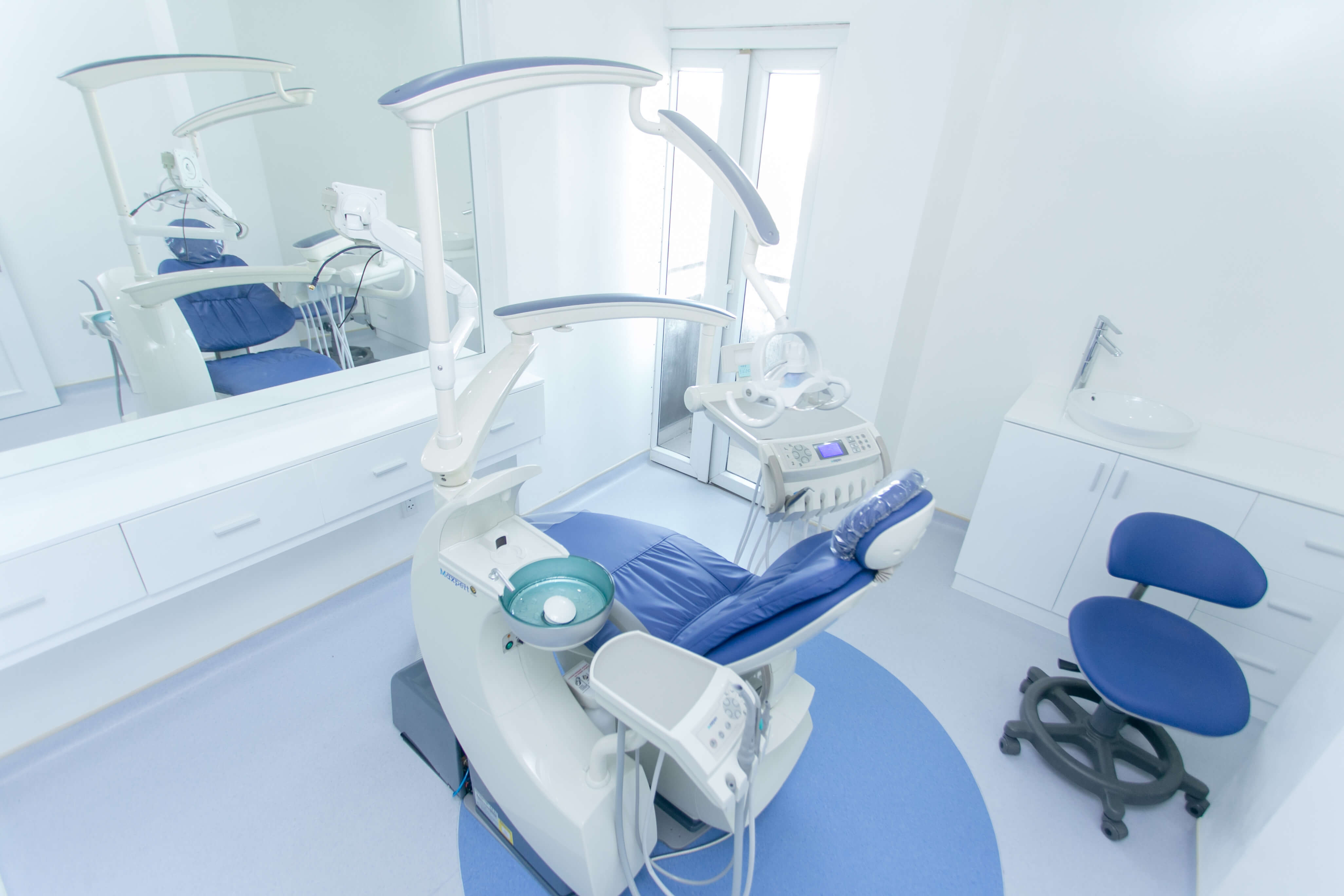 quy trình nhổ răng vô trùng khép kín tại nha khoa Paris