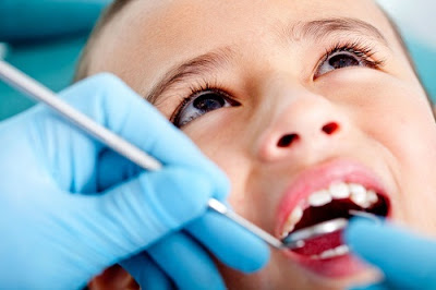 Nếu có gì bất thường khi trẻ mọc răng hàm, cần đưa trẻ đến gặp nha sĩ sớm