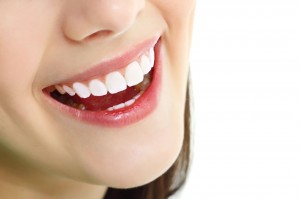 [Tư vấn] Có nên trồng răng sứ thẩm mỹ để răng đều đẹp và sáng bóng 1