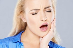 Khi bị sâu răng gây đau nhức phải làm sao?