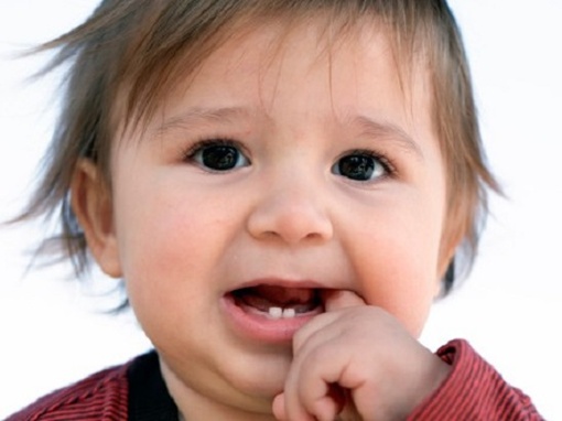 Mọc răng hàm ở trẻ nhỏ cần chăm sóc như thế nào?