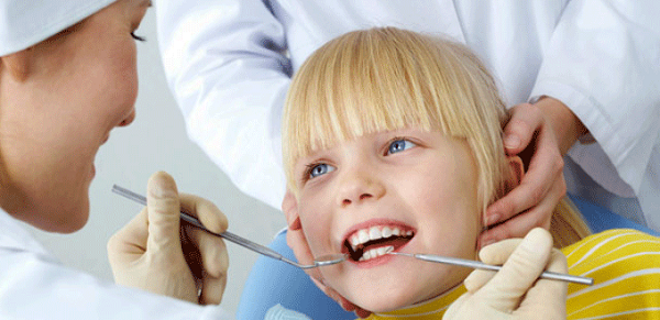 Có nên lấy cao răng cho trẻ không?